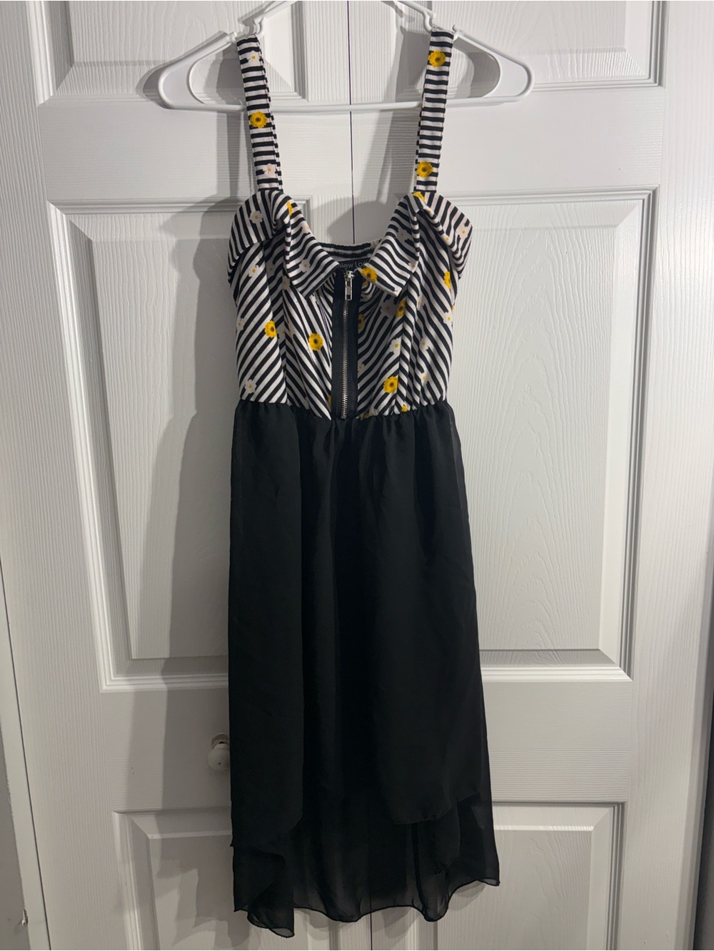New Look Daisy Striped High-Low Dress Zip Front Black White Chiffon Sz M (A4)